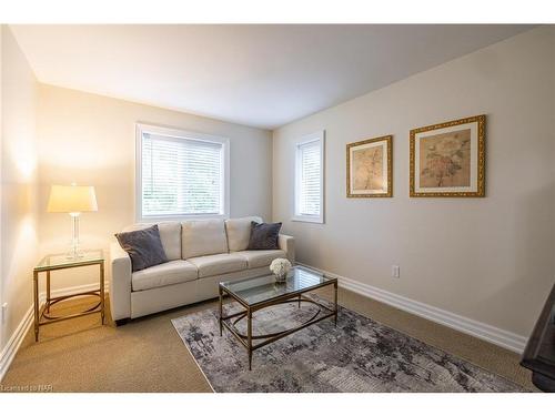 709 Lakeshore Road, Fort Erie, ON - Indoor Photo Showing Living Room