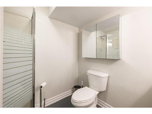 709 Lakeshore Road, Fort Erie, ON - Indoor Photo Showing Bathroom