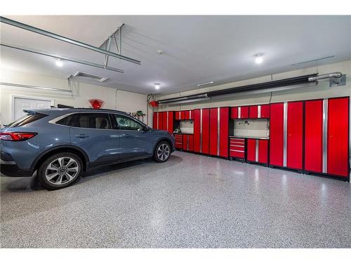 709 Lakeshore Road, Fort Erie, ON - Indoor Photo Showing Garage