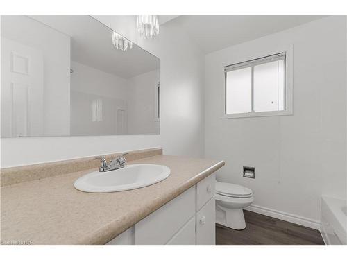 19 Colonial Street, Welland, ON - Indoor Photo Showing Bathroom