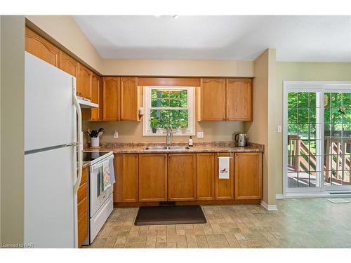 3534 Dominion Road, Ridgeway, ON - Indoor Photo Showing Kitchen With Double Sink