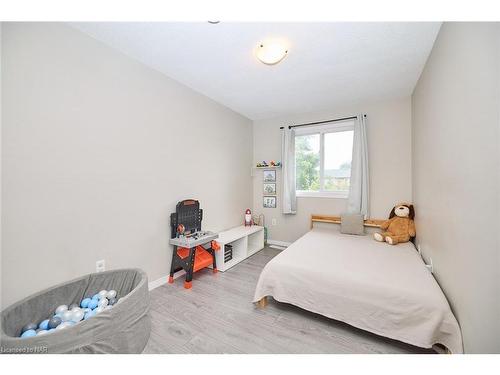 73-65 Dorchester Boulevard, St. Catharines, ON - Indoor Photo Showing Bedroom