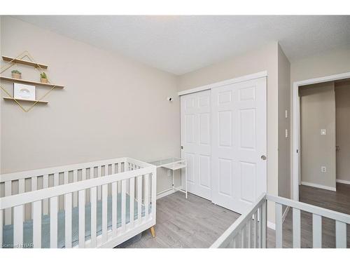 73-65 Dorchester Boulevard, St. Catharines, ON - Indoor Photo Showing Bedroom