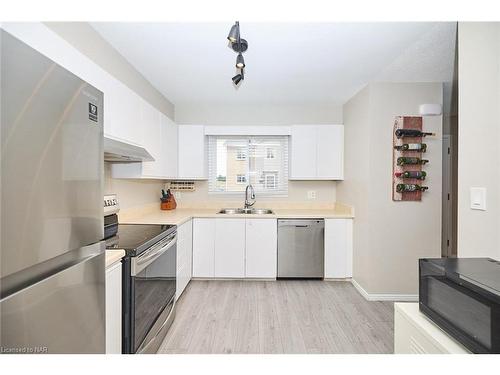 73-65 Dorchester Boulevard, St. Catharines, ON - Indoor Photo Showing Kitchen With Stainless Steel Kitchen With Double Sink