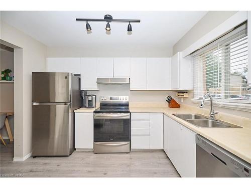 73-65 Dorchester Boulevard, St. Catharines, ON - Indoor Photo Showing Kitchen With Stainless Steel Kitchen With Double Sink