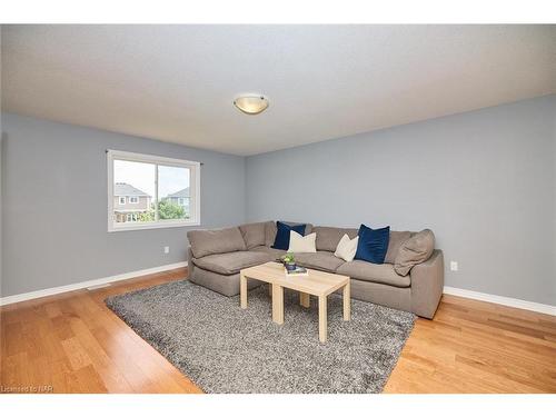 116 Clare Avenue, Welland, ON - Indoor Photo Showing Living Room