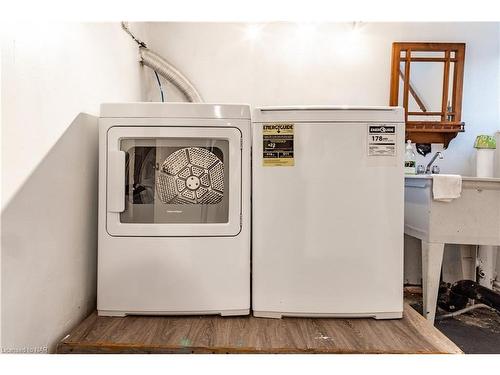 5463 Palmer Avenue, Niagara Falls, ON - Indoor Photo Showing Laundry Room