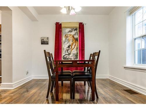 5463 Palmer Avenue, Niagara Falls, ON - Indoor Photo Showing Dining Room