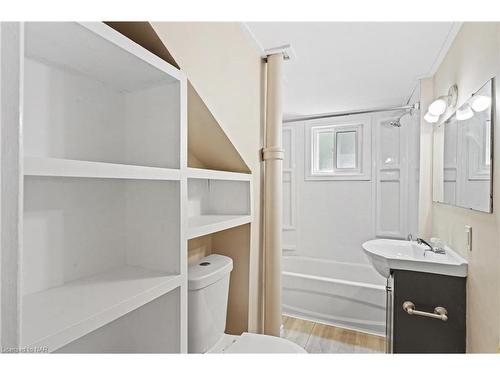 59 Wellington Street, St. Catharines, ON - Indoor Photo Showing Bathroom