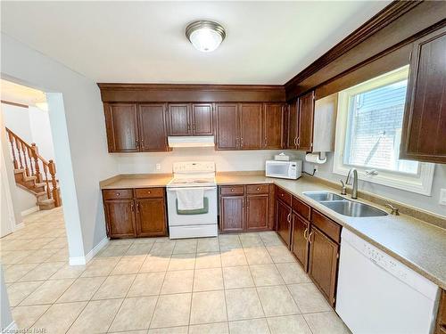 53 Baxter Crescent, Thorold, ON - Indoor Photo Showing Kitchen With Double Sink