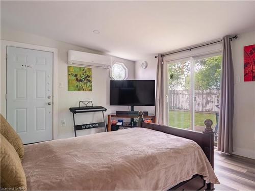 5 Herrick Avenue, St. Catharines, ON - Indoor Photo Showing Bedroom