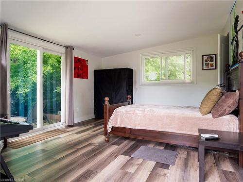 5 Herrick Avenue, St. Catharines, ON - Indoor Photo Showing Bedroom