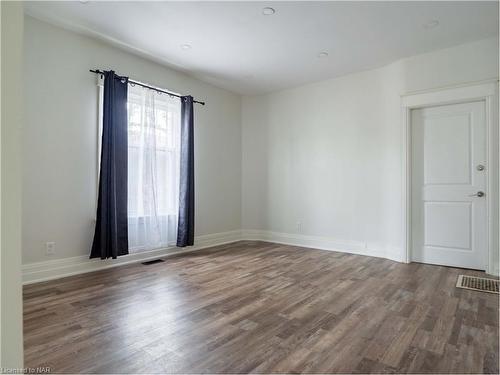 5 Herrick Avenue, St. Catharines, ON - Indoor Photo Showing Other Room