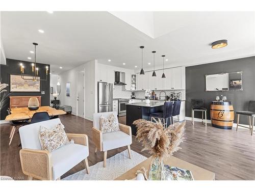 55 Paradise Grove, Niagara-On-The-Lake, ON - Indoor Photo Showing Living Room