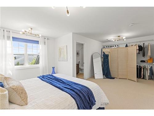 55 Paradise Grove, Niagara-On-The-Lake, ON - Indoor Photo Showing Bedroom