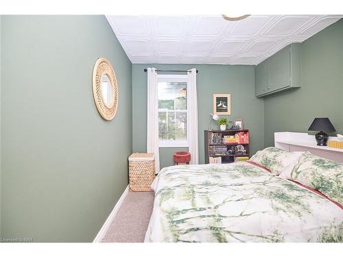 6 Thornton Street, St. Catharines, ON - Indoor Photo Showing Bedroom