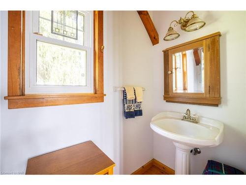 11137 Churchill Avenue, Wainfleet, ON - Indoor Photo Showing Bathroom