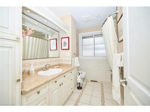 50 Trelawne Drive, St. Catharines, ON - Indoor Photo Showing Bathroom