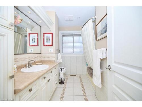 50 Trelawne Drive, St. Catharines, ON - Indoor Photo Showing Bathroom