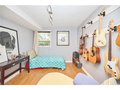 50 Trelawne Drive, St. Catharines, ON - Indoor Photo Showing Bedroom