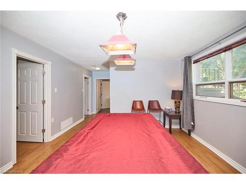 50 Trelawne Drive, St. Catharines, ON - Indoor Photo Showing Bedroom