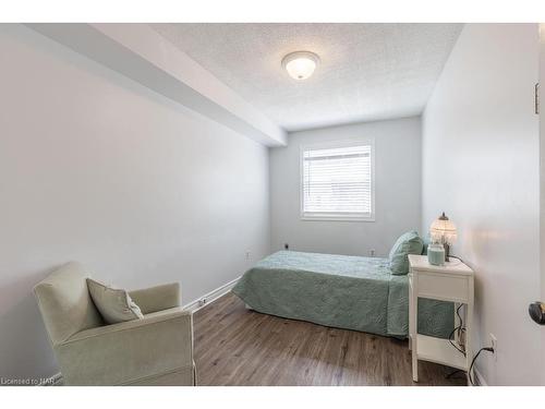 110-2 Walnut Street, St. Catharines, ON - Indoor Photo Showing Bedroom