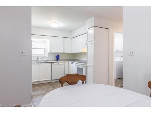 110-2 Walnut Street, St. Catharines, ON - Indoor Photo Showing Kitchen