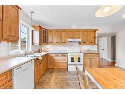 1817 Four Mile Creek Road, Niagara-On-The-Lake, ON - Indoor Photo Showing Kitchen With Double Sink