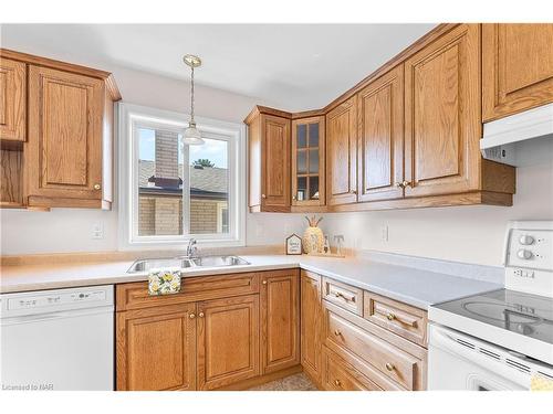 1817 Four Mile Creek Road, Niagara-On-The-Lake, ON - Indoor Photo Showing Kitchen With Double Sink