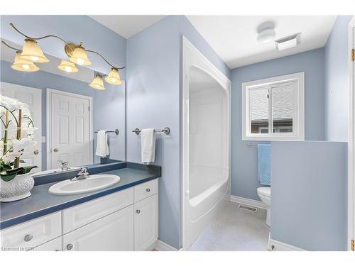 1817 Four Mile Creek Road, Niagara-On-The-Lake, ON - Indoor Photo Showing Bathroom