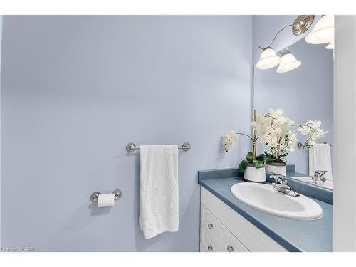 1817 Four Mile Creek Road, Niagara-On-The-Lake, ON - Indoor Photo Showing Bathroom