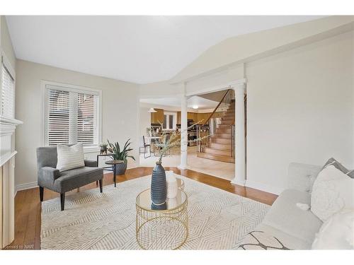 177 Wright Crescent, Niagara-On-The-Lake, ON - Indoor Photo Showing Living Room