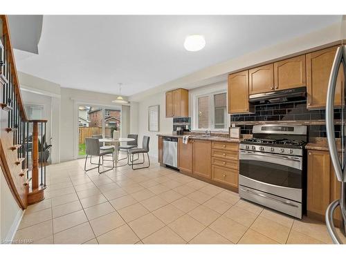 177 Wright Crescent, Niagara-On-The-Lake, ON - Indoor Photo Showing Kitchen