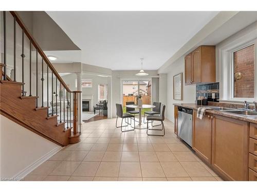 177 Wright Crescent, Niagara-On-The-Lake, ON - Indoor Photo Showing Kitchen With Double Sink