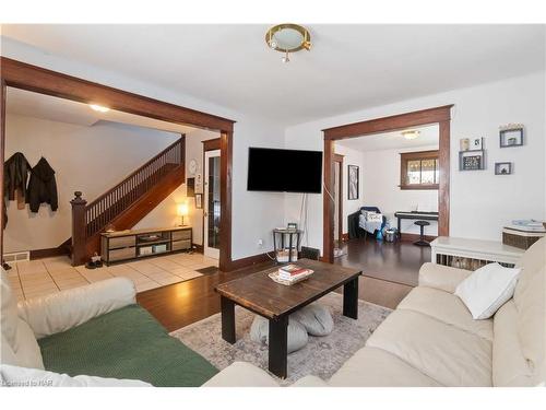 5073 Willmott Street, Niagara Falls, ON - Indoor Photo Showing Living Room