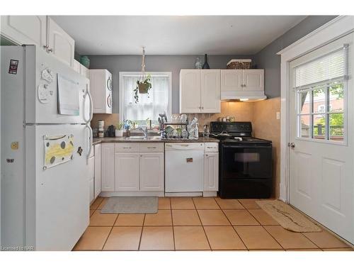 5073 Willmott Street, Niagara Falls, ON - Indoor Photo Showing Kitchen With Double Sink