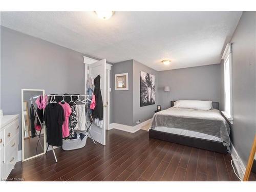 5073 Willmott Street, Niagara Falls, ON - Indoor Photo Showing Bedroom