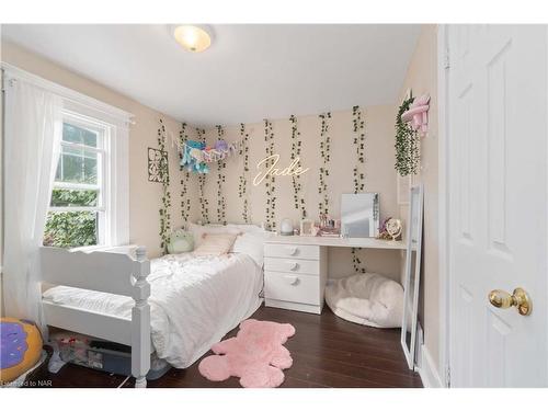 5073 Willmott Street, Niagara Falls, ON - Indoor Photo Showing Bedroom