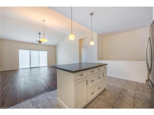 34 Sandalwood Common, St. Catharines, ON - Indoor Photo Showing Kitchen