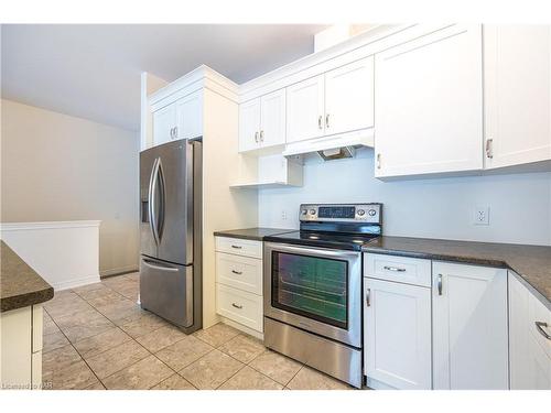 34 Sandalwood Common, St. Catharines, ON - Indoor Photo Showing Kitchen