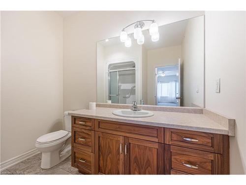 34 Sandalwood Common, St. Catharines, ON - Indoor Photo Showing Bathroom