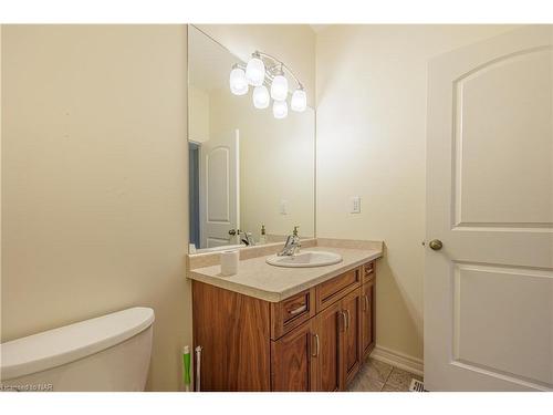 34 Sandalwood Common, St. Catharines, ON - Indoor Photo Showing Bathroom