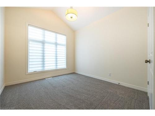 34 Sandalwood Common, St. Catharines, ON - Indoor Photo Showing Other Room