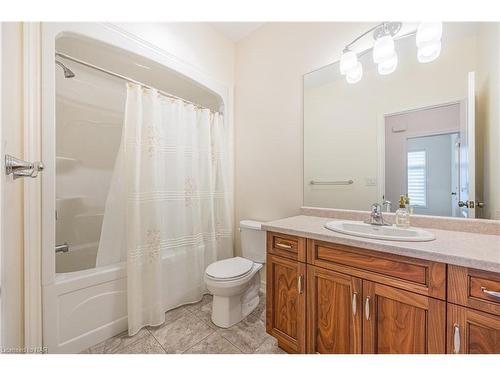 34 Sandalwood Common, St. Catharines, ON - Indoor Photo Showing Bathroom