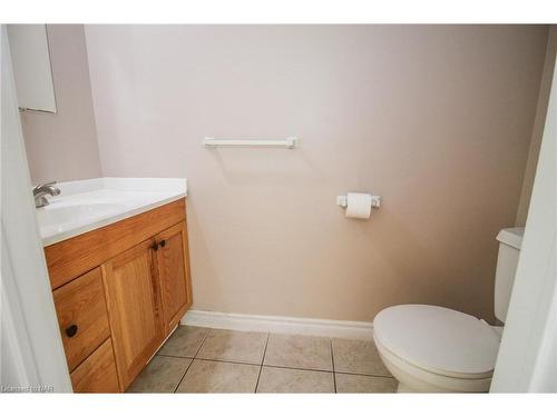 27B Walnut Street, St. Catharines, ON - Indoor Photo Showing Bathroom