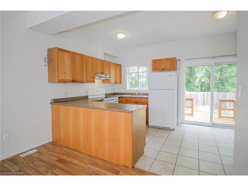 27B Walnut Street, St. Catharines, ON - Indoor Photo Showing Kitchen