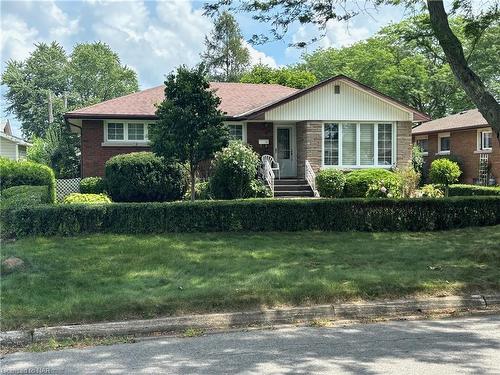 8668 Parliament Avenue, Niagara Falls, ON - Outdoor With Facade