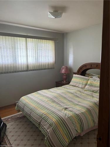 8668 Parliament Avenue, Niagara Falls, ON - Indoor Photo Showing Bedroom