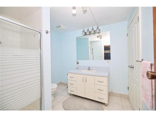 6361 Clare Crescent, Niagara Falls, ON - Indoor Photo Showing Bathroom