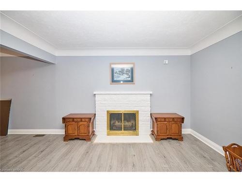 6361 Clare Crescent, Niagara Falls, ON - Indoor With Fireplace